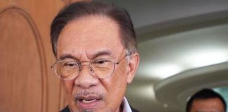 Which PKR MPs Trying to Get Dr M to Stay Full Term? Everyone Denies, Says Anwar