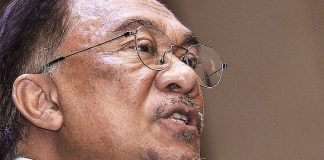 Nod for Golf and Gambling, but Not Parliament Meet Online? Anwar Scoffs