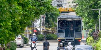 Immigration Arrests 180 Migrant Workers from Raid on Selangor Mansion