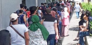 Kenanga Wholesale City: Long Queue Was of Staff Clocking In