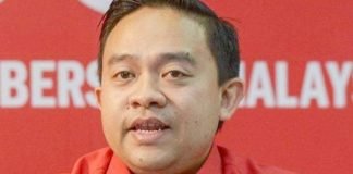 Wan Saiful: Bersatu MPs Sitting with Opposition Should Be Expelled