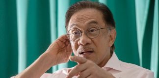 ‘Lazy Malays’ and Tactical Blunders – Anwar Reflects on PH in Power