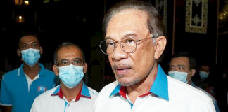 Anwar Vows Action Against Sabah Defectors, Backs Shafie as CM