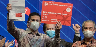 Azmin and Co Reportedly Still Fighting for Parliamentary Seats in Bersatu
