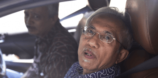 Kadir Jasin: Zahid’s Laissez-Faire Remark on Anwar’s Takeover Bid Suggests Umno MPs Free to Do as They Please