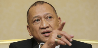 Umno’s Nazri Aziz Pledges Parliamentary Support for Muhyiddin to Avert “Dictatorship Through the Backdoor”