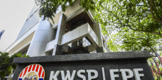 Economists: Why Let 8 Million Tap EPF When Govt Can Afford Cash Assistance?