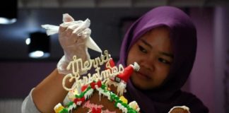 No Merry Christmas Greeting on Cakes but Jakim Plays Dumb About the King’s Greeting, Meat Scandal
