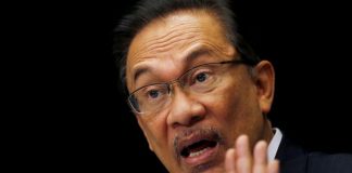 Anwar chides cabinet over lack of plan to fight Covid-19