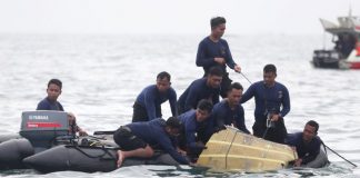 Indonesian divers find parts of plane wreckage in Java Sea