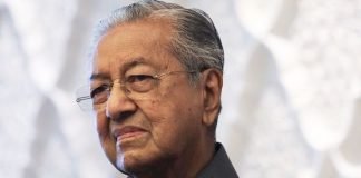 Mahathir: No chance of me working with Najib
