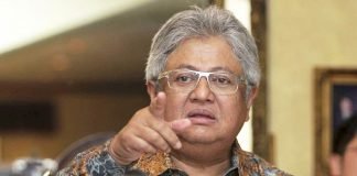 ‘Resign Azmin’ petition: Zaid claims Muhyiddin can’t afford to rock rickety boat