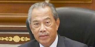 Muhyiddin: Zahid visited with pile of files, asking for help