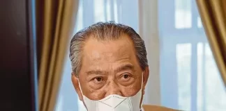 Muhyiddin claims Malaysia in financial trouble, vows to reveal details