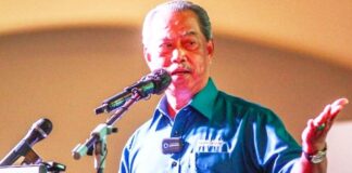 Muhyiddin denies receiving RM1.3m kickbacks from foreign visa system contractor, willing to be probed