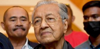 Dr M slams Umno leaders over GE15 rush