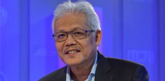 DAP: Can ex-home minister keep files on politicians?