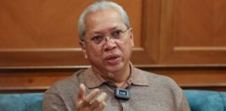 Annuar Musa: DAP’s presence at unity meet will scare away some Umno members