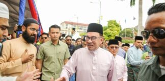 Anwar says his RM11m assets not a secret, still waiting for Mahathir to declare wealth