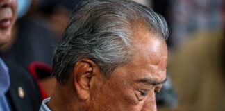 How and why desperate Muhyiddin tries to pull a ‘Mahathir crying’ drama to cling to power