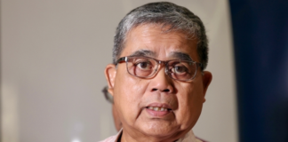 Racist corn seller apologises